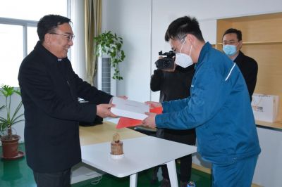 山东省郑州市人大常委会副主任范福生光临山东壹定发药业领导慰问